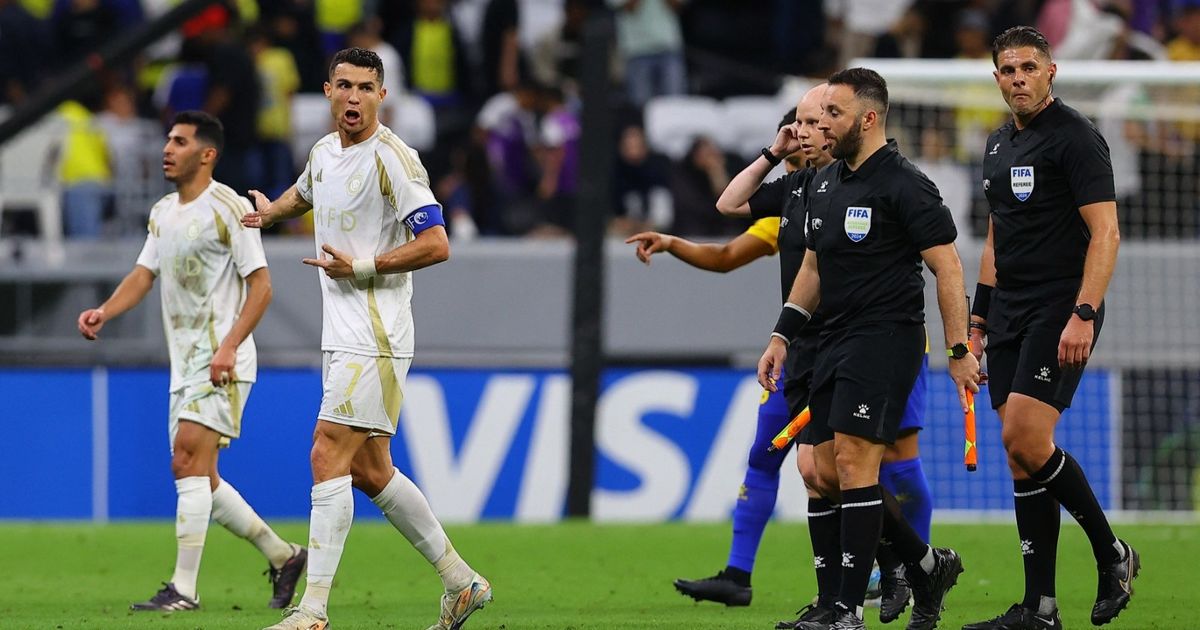 رونالدو يطير ويصل إلى 912 هدفاً بعد التخلص من حكم الفيديو