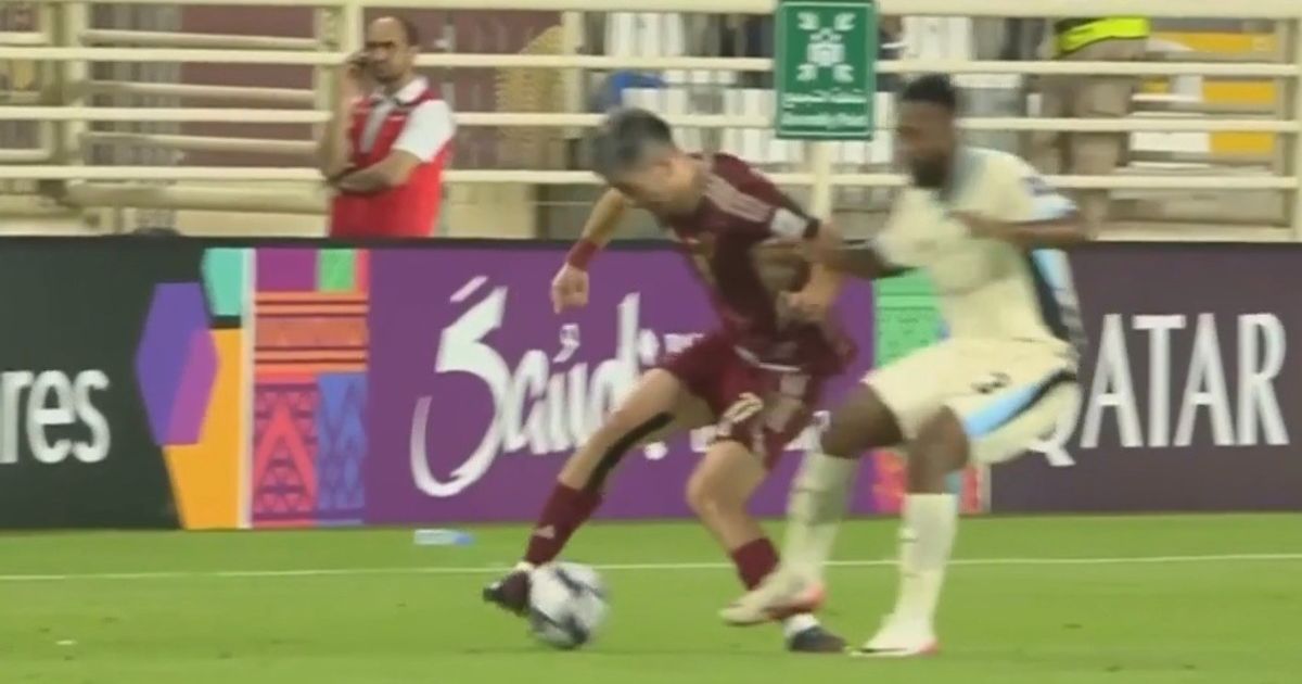 طرد مهند الشنقيطي خلال مبارة الوحدة والاتحاد بدوري أبطال آسيا