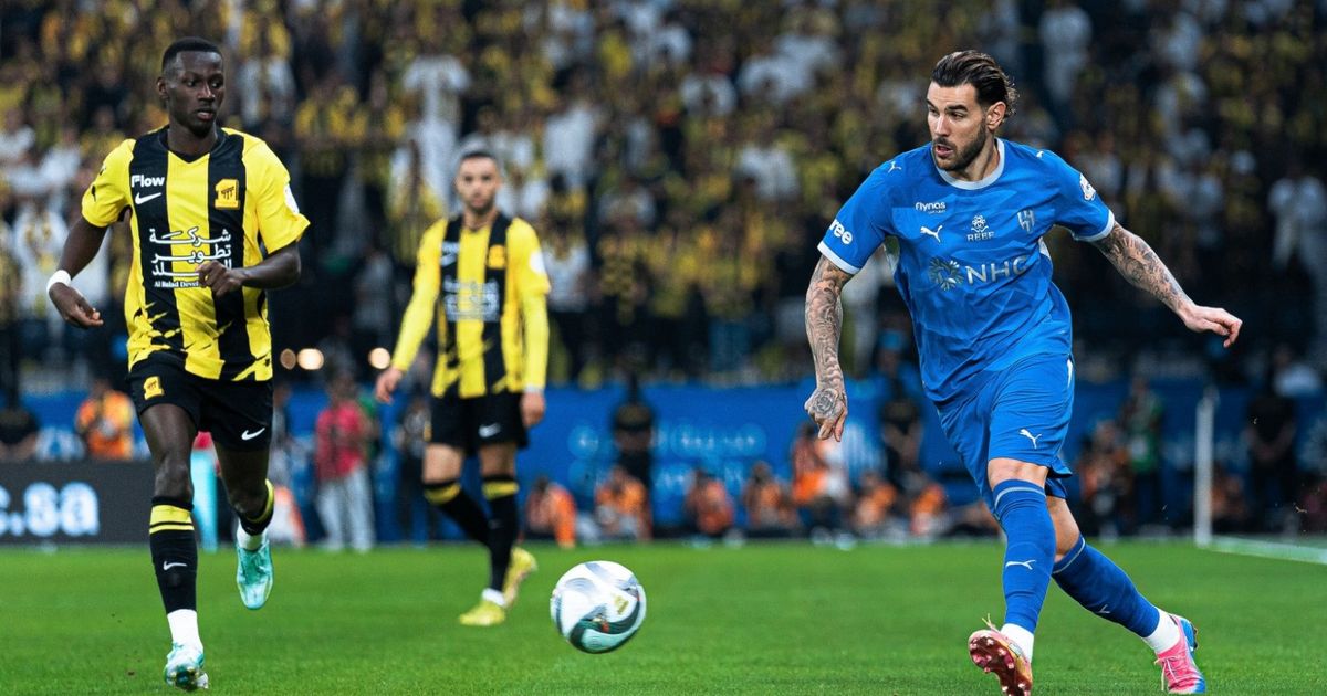 بسبب 20 عبوة مياه.. غرامة كبيرة على الاتحاد بعد الخسارة أمام الهلال