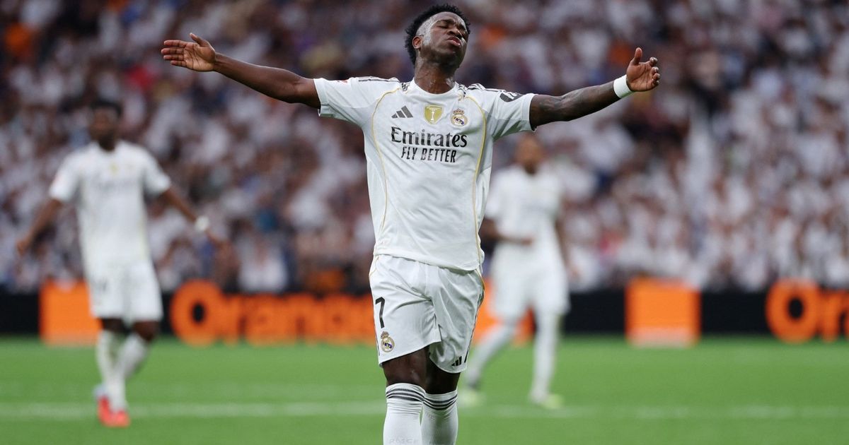 كيف تعامل تشابي مع غضب فينيسيوس من تبديله المستمر في ريال مدريد؟