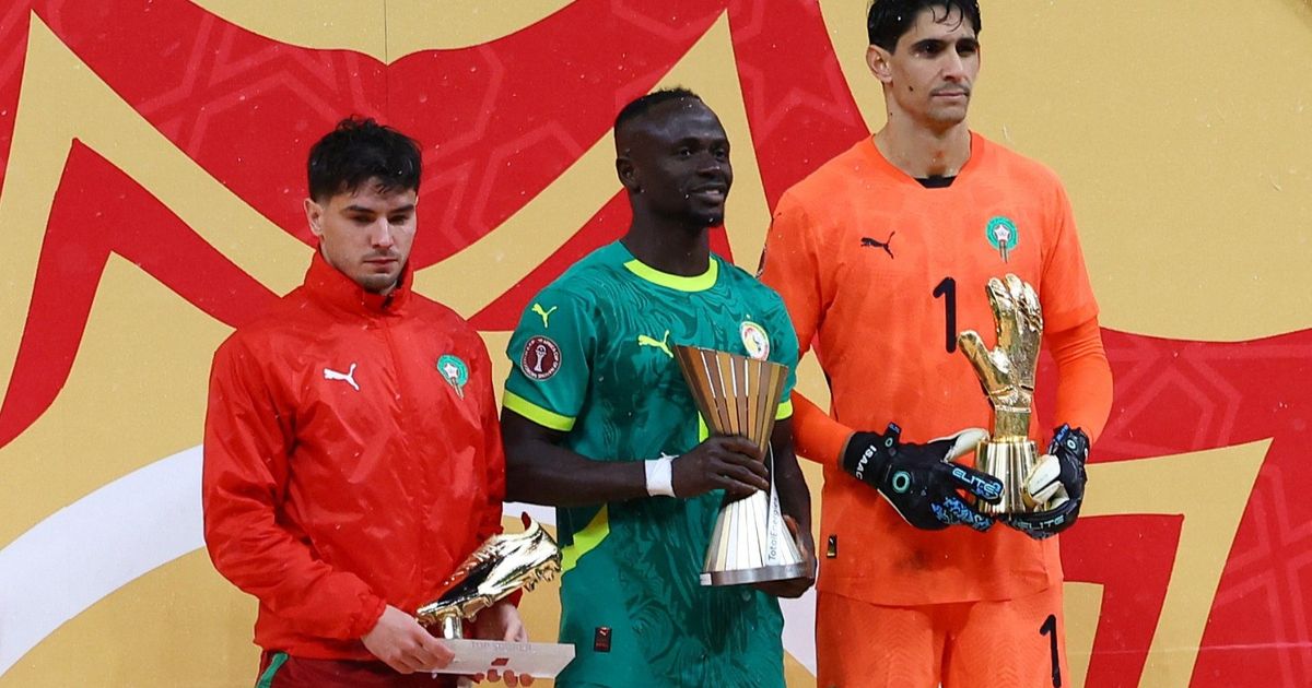 ثنائي دوري روشن.. قفاز ذهبي لياسين بونو وساديو ماني أفضل لاعب بكأس إفريقيا