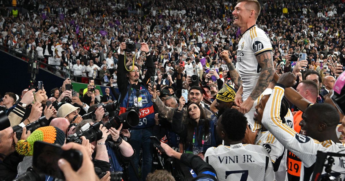توني كروس يرتدي مجدداً قميص ريال مدريد في "سانتياغو برنابيو"