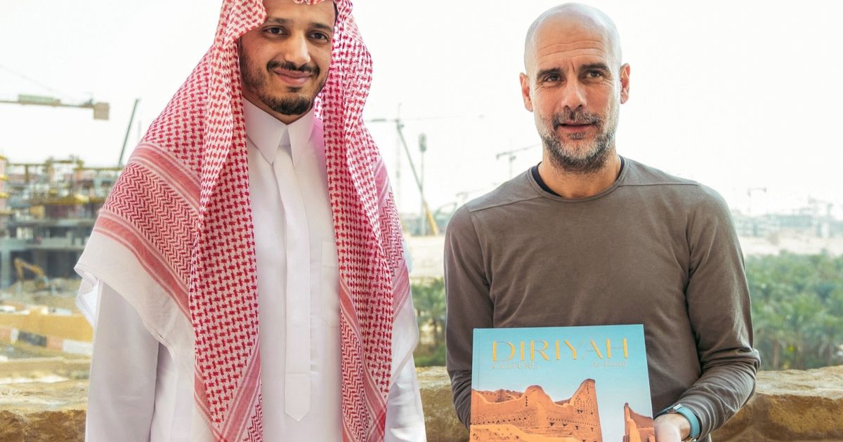 بعد احتفاله بالألفية.. ما سر زيارة بيب غوارديولا للسعودية؟