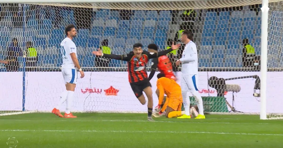 ملخّص وهدفا مباراة الرياض والهلال (1-1) بدوري روشن السعودي