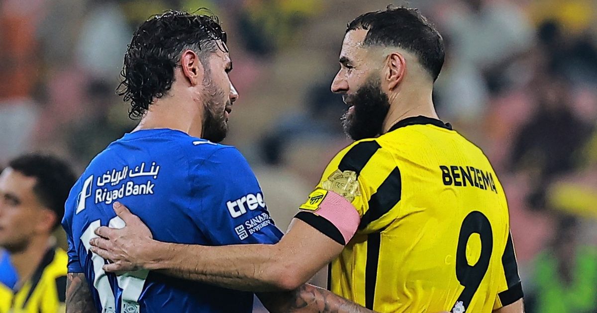 صفقة الموسم تقترب.. كريم بنزيما يتفق مع الهلال ومفاوضات حول الراتب والمدة