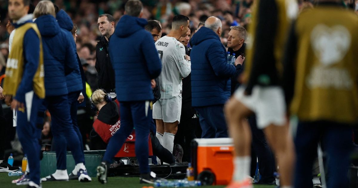 رونالدو يغادر معسكر البرتغال ويغيب عن احتفال التأهل لكأس العالم