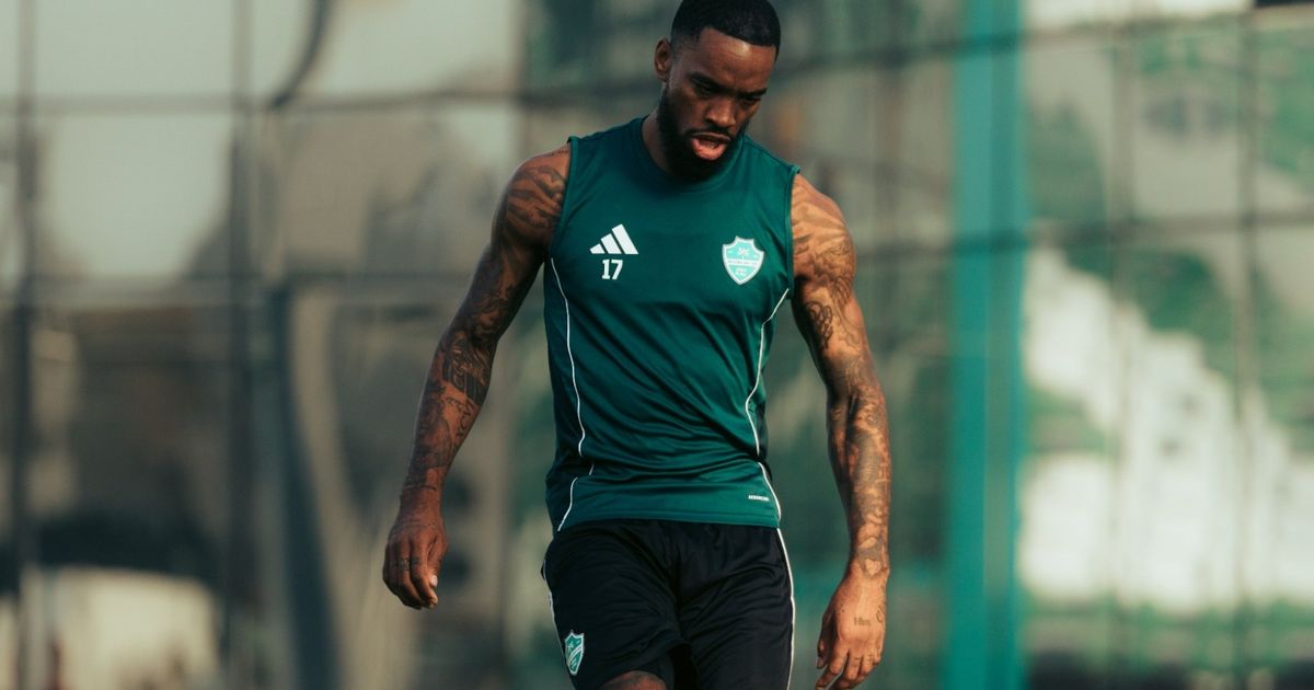 رياض محرز يقود الأهلي أمام شباب الأهلي وإيفان توني على مقاعد البدلاء