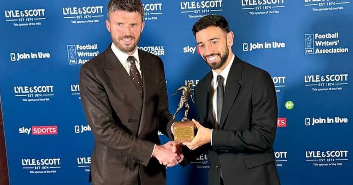 برونو فيرنانديز أفضل لاعب بالدوري الإنجليزي في استفتاء رابطة الكتاب