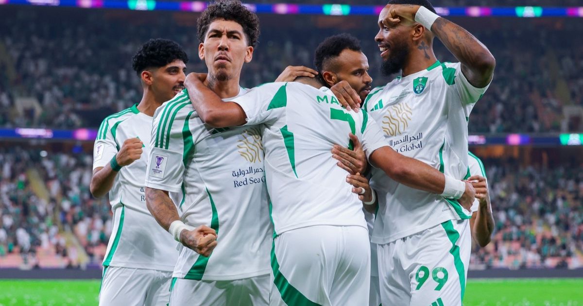 الأهلي يكتفي بثلاثية الشوط الأول ويواجه الهلال في نصف نهائي دوري أبطال آسيا