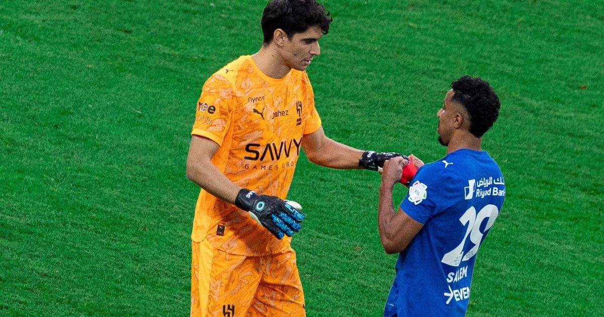 "عائلتي".. ياسين بونو "أسد إفريقيا" يُثني على دور الهلال وجمهوره