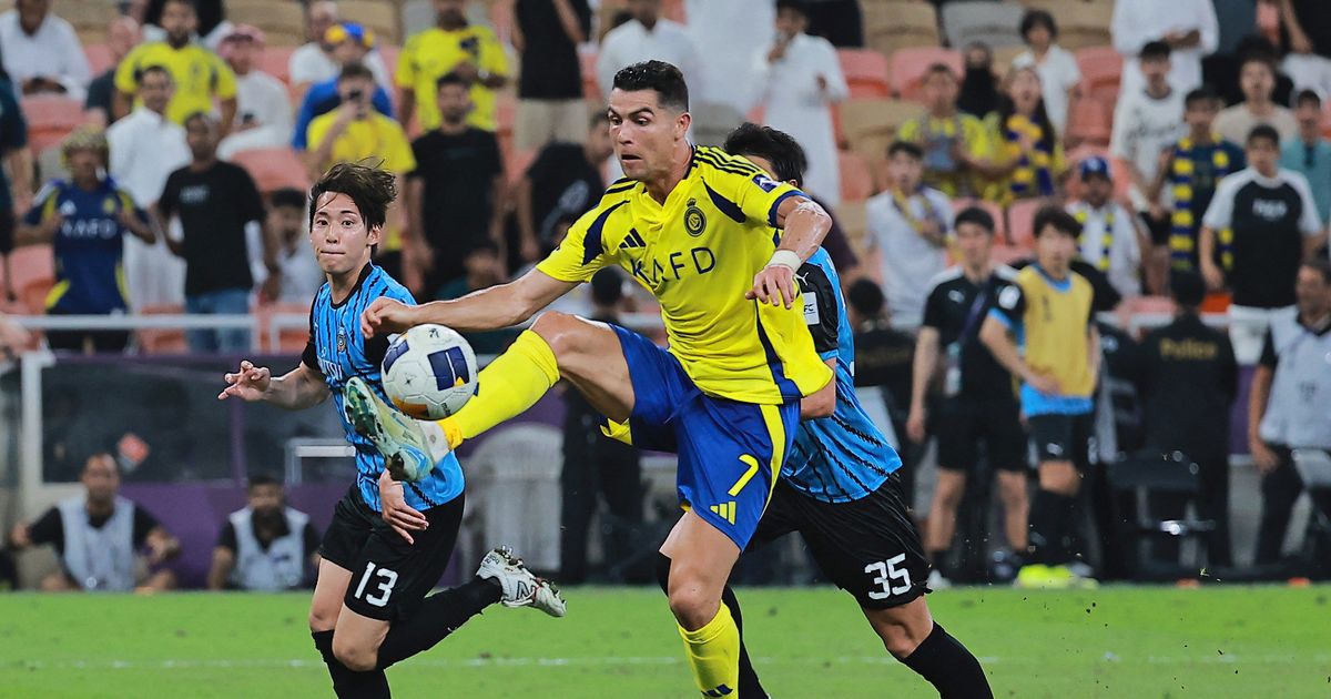 ماذا قال رونالدو لحارس كاوازاكي عن فرصته الذهبية الضائعة؟