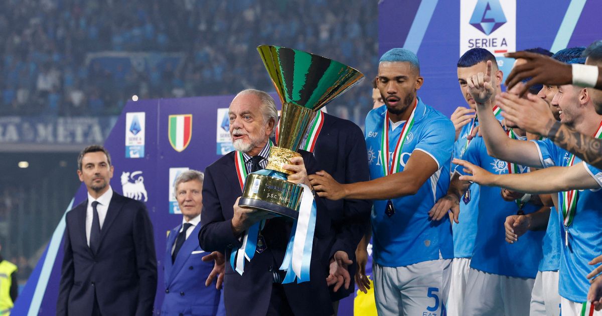 اقتراح غريب لرئيس نابولي لمواجهة "عبء غير إنساني على اللاعبين"