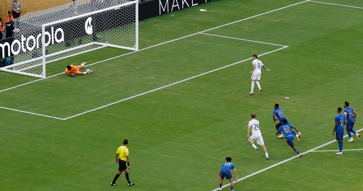 بونو يتعملق ويقود الهلال لتعادل تاريخي مع ريال مدريد