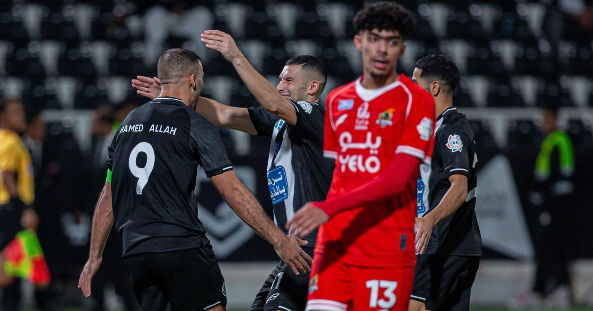 شاهد.. الشباب يهزم الوحدة بثلاثية ويشدد الخناق على النصر