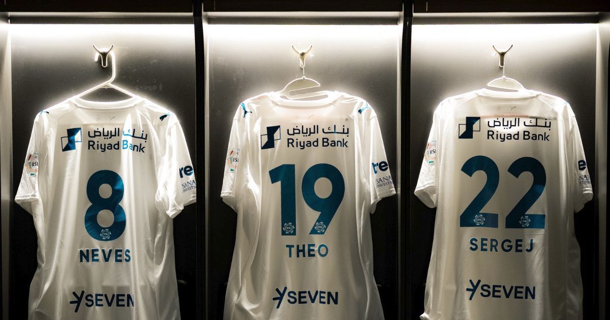 الدوسري احتياطياً في تشكيلة الهلال أمام الفيحاء بالدوري السعودي