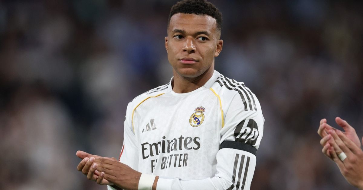 غرفة ملابس ريال مدريد "تنقلب" ضد مبابي بعد "صورة الكلاسيكو"