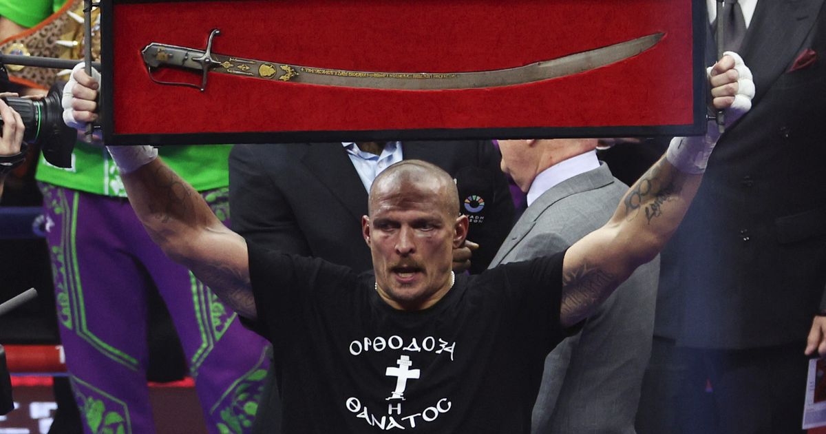 أوسيك يهدي فوزه على فيوري إلى والدته و"كل أمهات أوكرانيا"