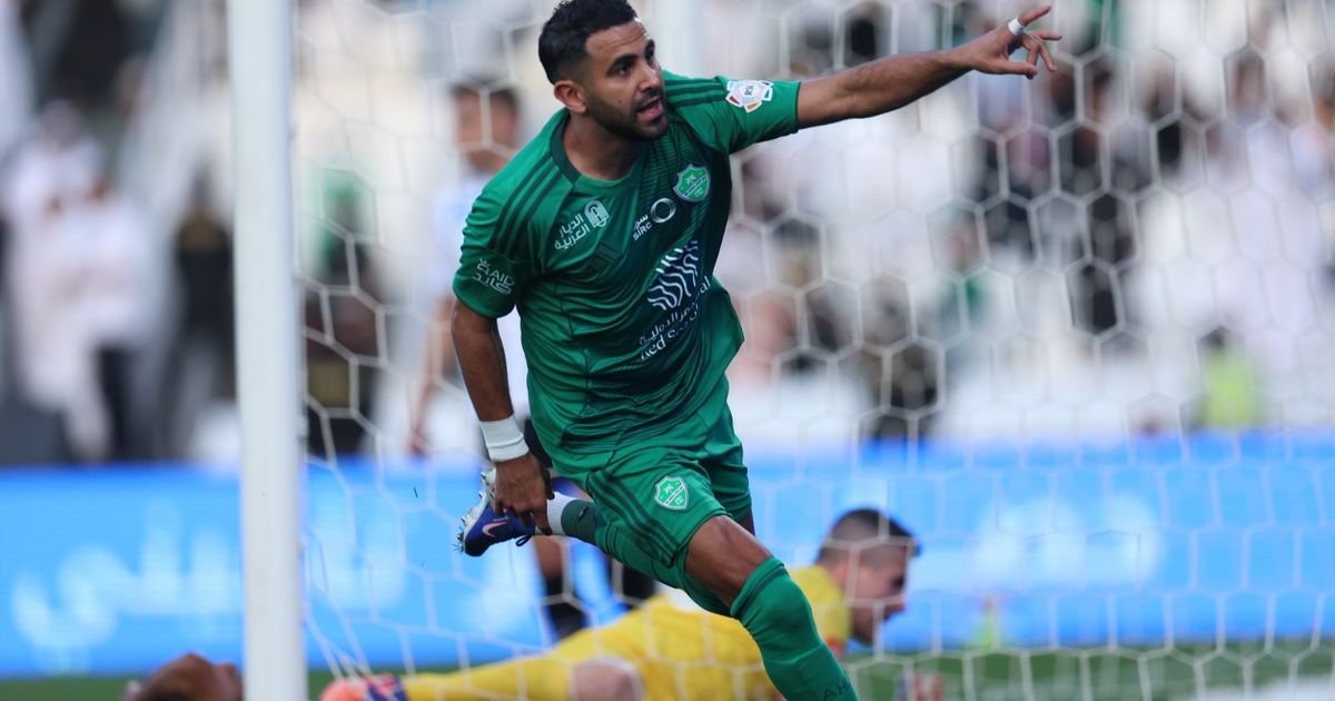 شاهد.. رياض محرز يقود الأهلي لفوز مثير على الشباب في قمة من 7 أهداف