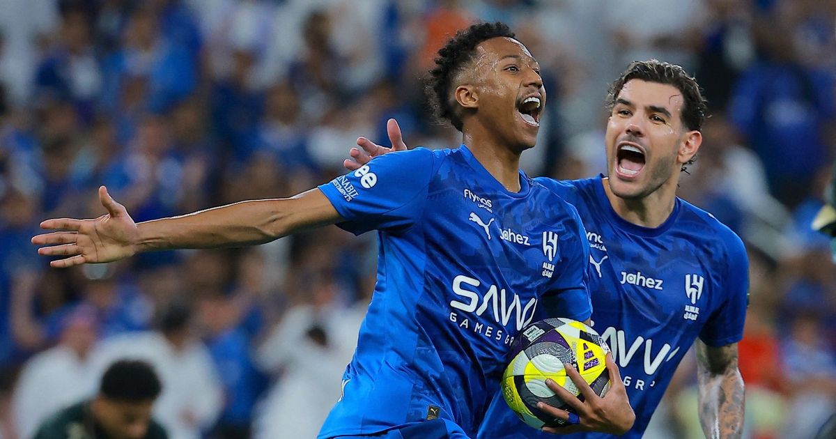 شاهد.. الهلال يقلب الطاولة على الخلود في شوط أول مثير بنهائي كأس الملك