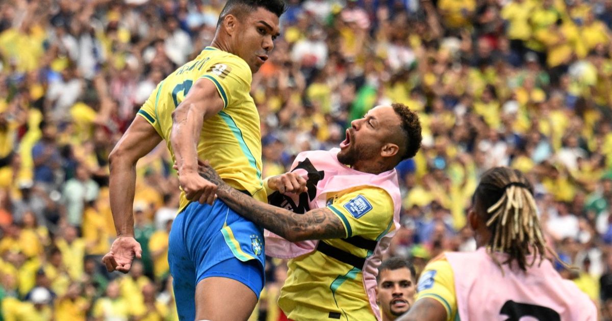 كاسيميرو ومارتينيلي يحملان البرازيل إلى ثمن نهائي كأس العالم