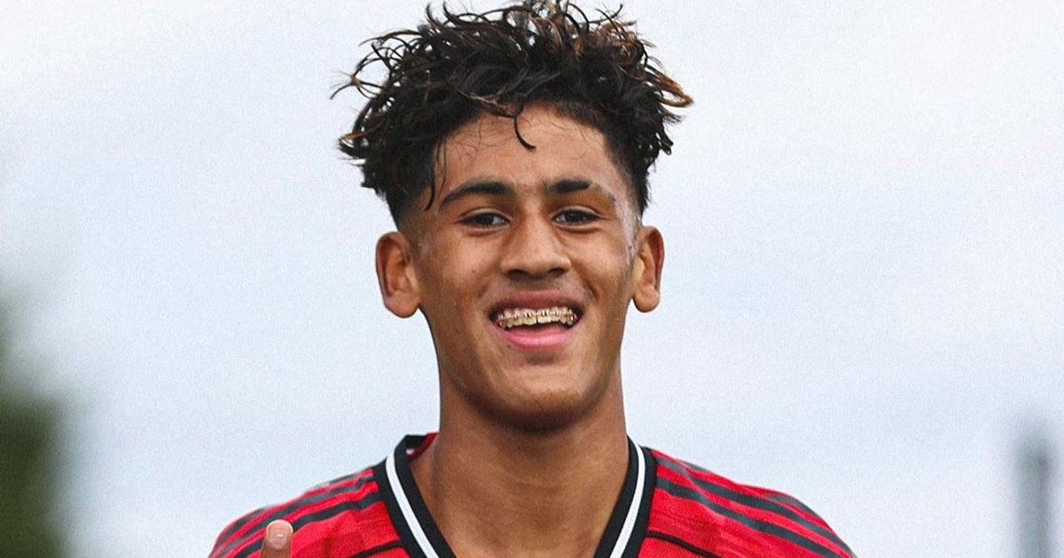 "جيه جيه غابرييل" موهبة مانشستر يونايتد يهدد بالرحيل عن النادي