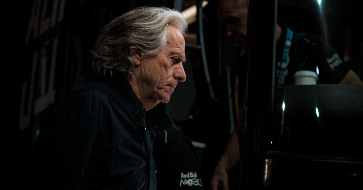 تقرير صادم للهلال.. مفاوضات مباشرة بين البرازيل والمدرب جيسوس