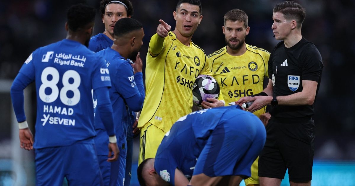 الهلال والنصر يتصدران.. كيف أصبحت أندية السعودية علامات تجارية عالمية؟