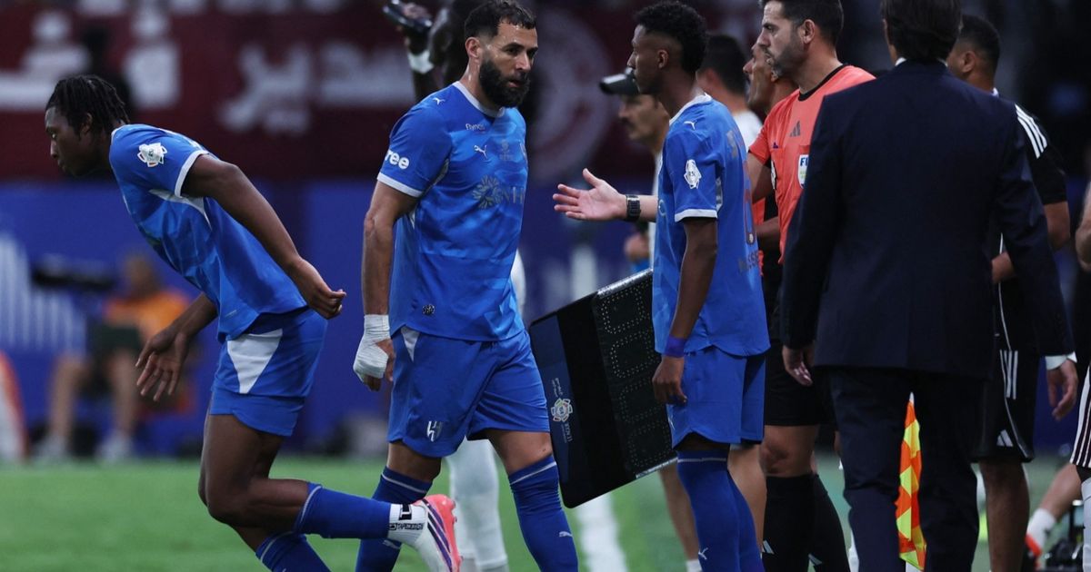 كريم بنزيما يحسم مستقبله مع الهلال السعودي