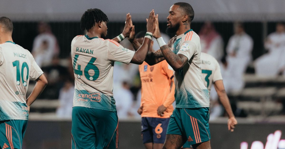 غرامة وتحذير لمدرب الأهلي السعودي يايسله والمهاجم إيفان توني