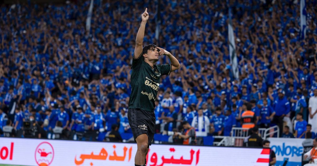 شاهد.. إنريكي يصدم الهلال بهدف سريع للخلود في نهائي كأس الملك