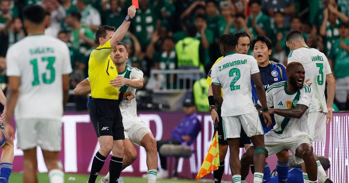 بعد "نطحة زيدان".. "اعتذار شديد" من زكريا هوساوي للأهلاوية