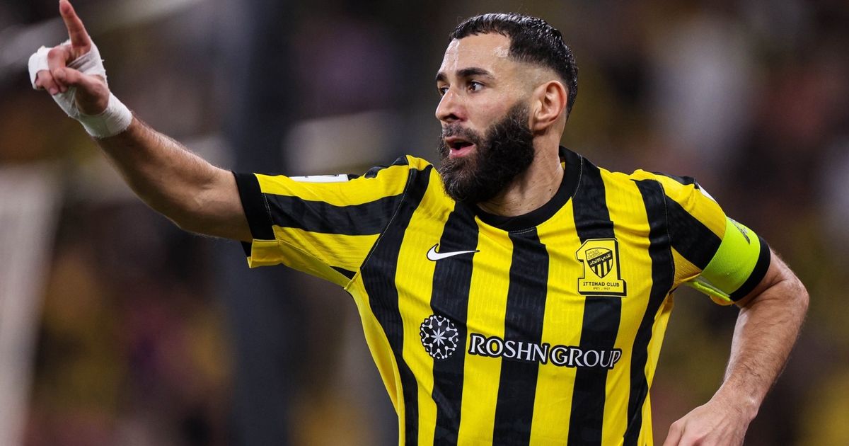 مفاجأة.. هل يقود كريم بنزيما هجوم برشلونة بعد ليفاندوفسكي؟