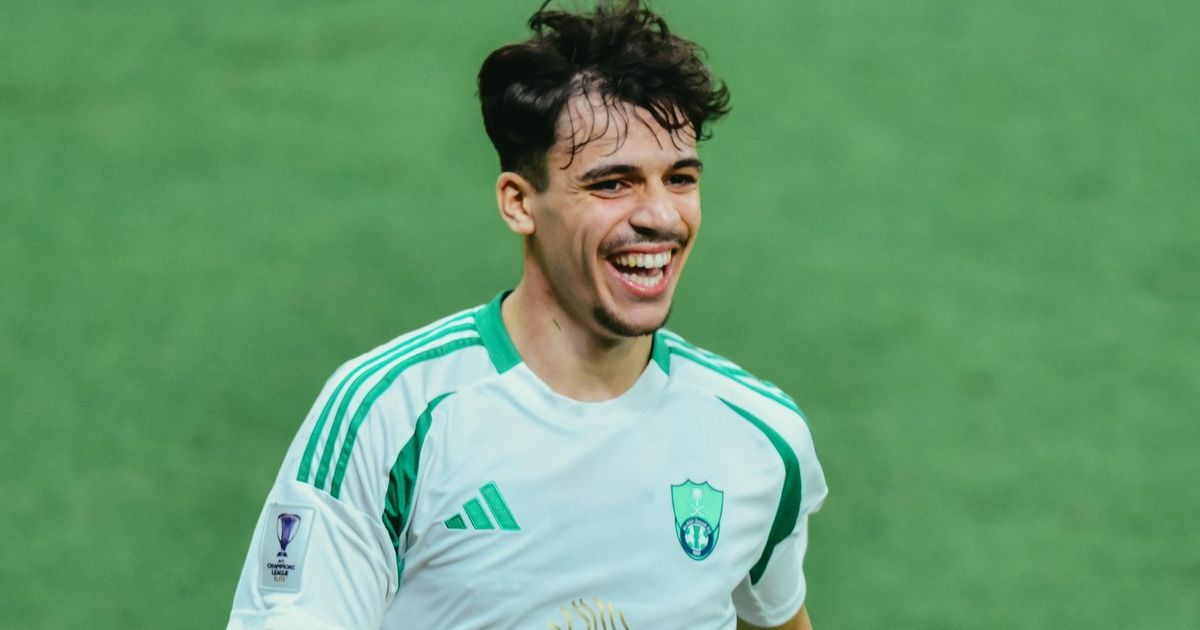 فيغا لاعب الأهلي السعودي سينتقل إلى بورتو مقابل هذا المبلغ