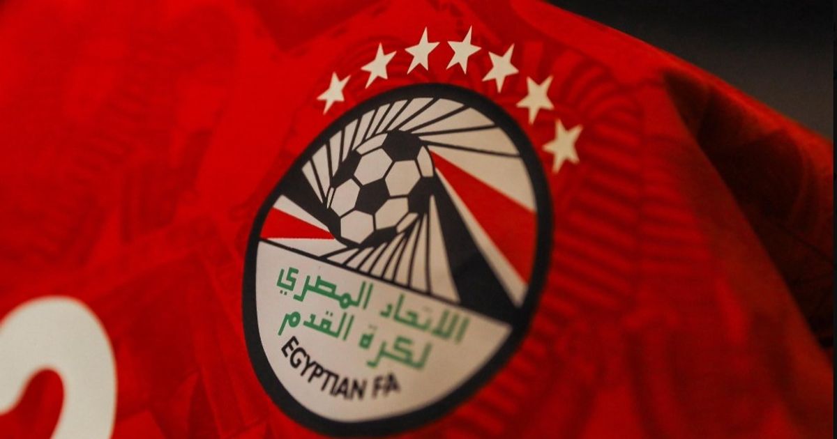 ما سبب الأزمة بين مصر وبوركينا فاسو حول لون الزي الأساسي؟