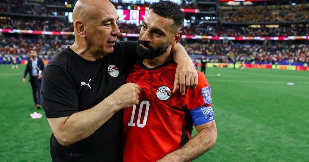 مساحات نيوز : عين محمد صلاح على حسام حسن طوال مباريات مصر.. ما السبب؟