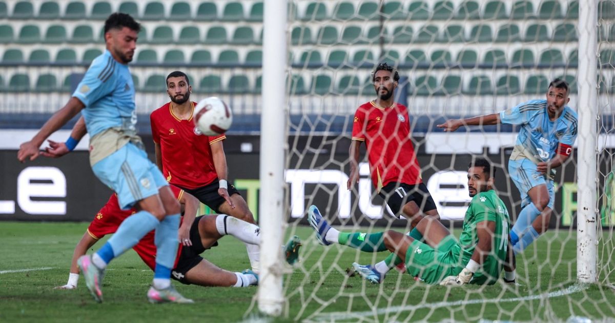 مدافع الأهلي المصري يدافع عن نفسه بعد أزمة "رجل المباراة" مع زميل