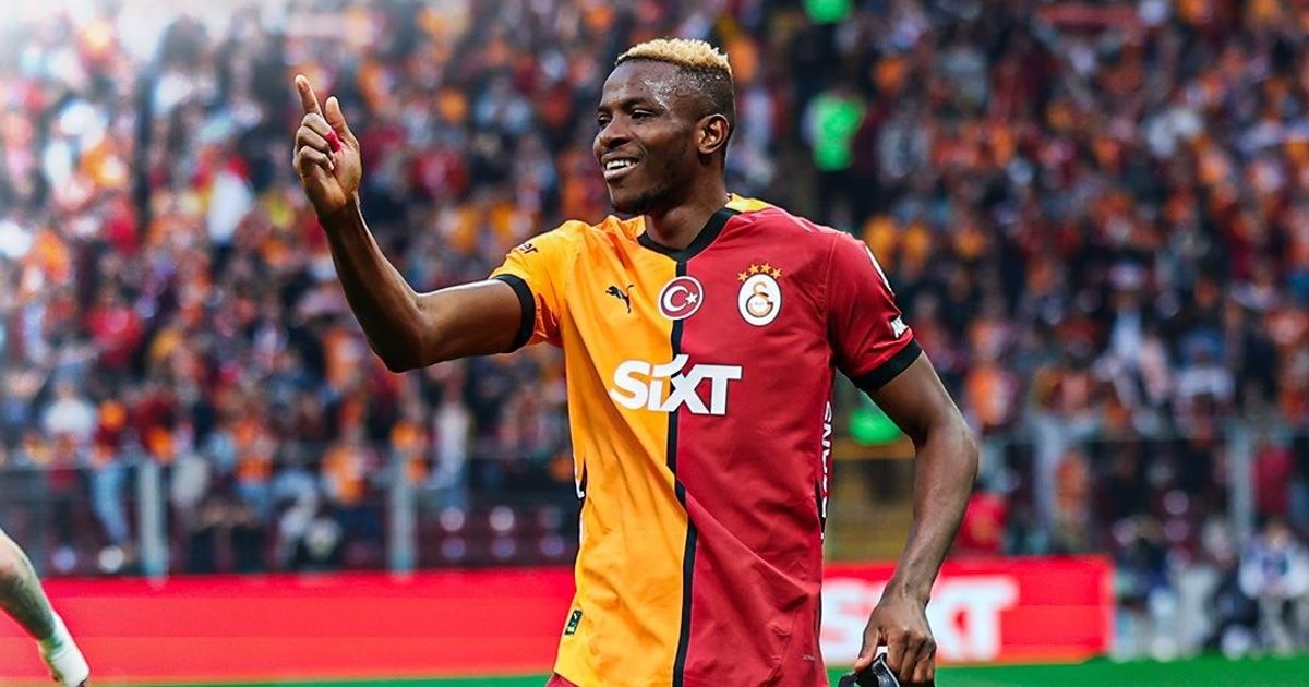 أوسيمين "يرفض" عرضاً خامساً من الهلال وينتظر أندية أوروبية