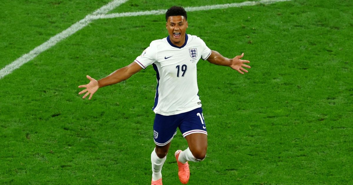 أستون فيلا يترقب عرضاً رابعاً من الهلال لضم مهاجمه