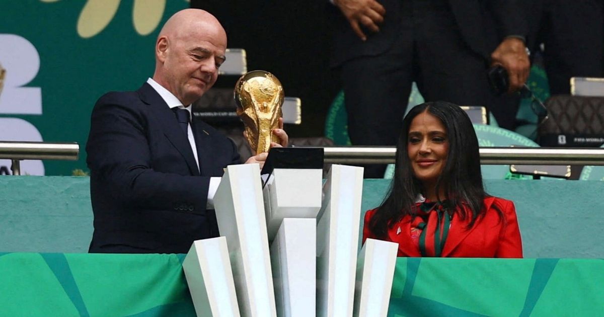 فيفا يكشف راتب رئيسه جياني إنفانتينو وجميع موظفيه