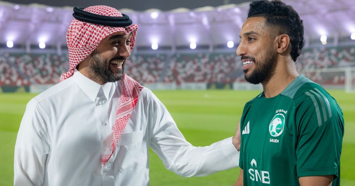 وزير الرياضة السعودي يدعم لاعبي الأخضر قبل مواجهة البحرين