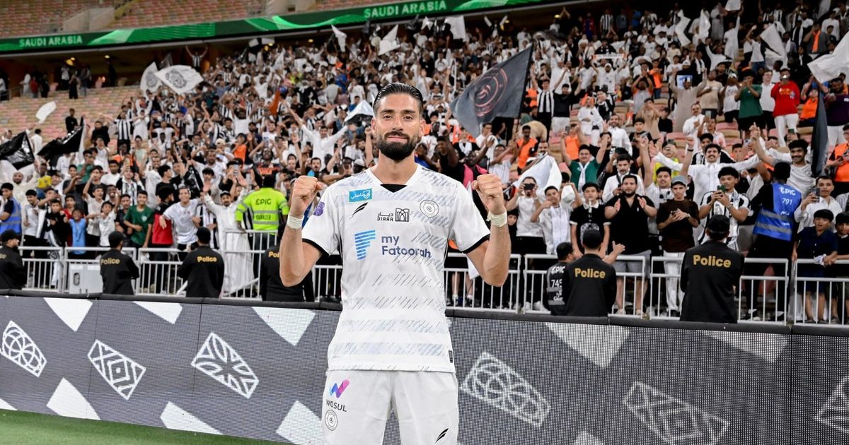 آخرها بشكتاش.. كاراسكو يرفض "5 عروض" ويقرر البقاء مع الشباب