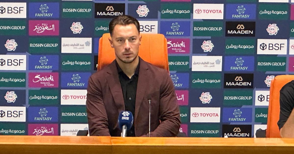 سبب انضباطي.. يايسله يفسّر غياب نجم الأهلي عن انطلاقة الدوري السعودي