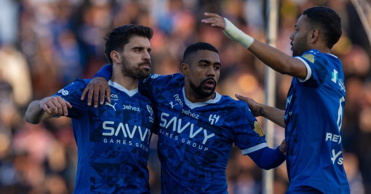 شاهد.. الهلال يدك شباك العروبة بخماسية ويقفز للصدارة