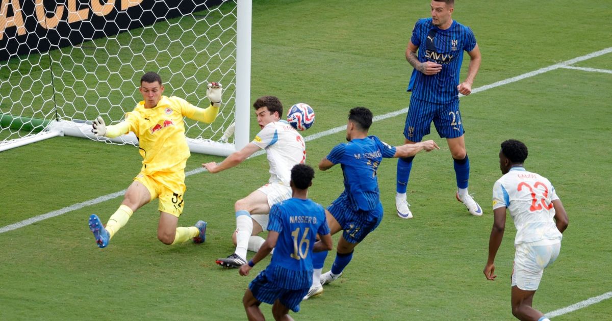 الهلال يتعادل بعد "إنقاذ بونو التاريخي" ويقترب من التأهل في المونديال