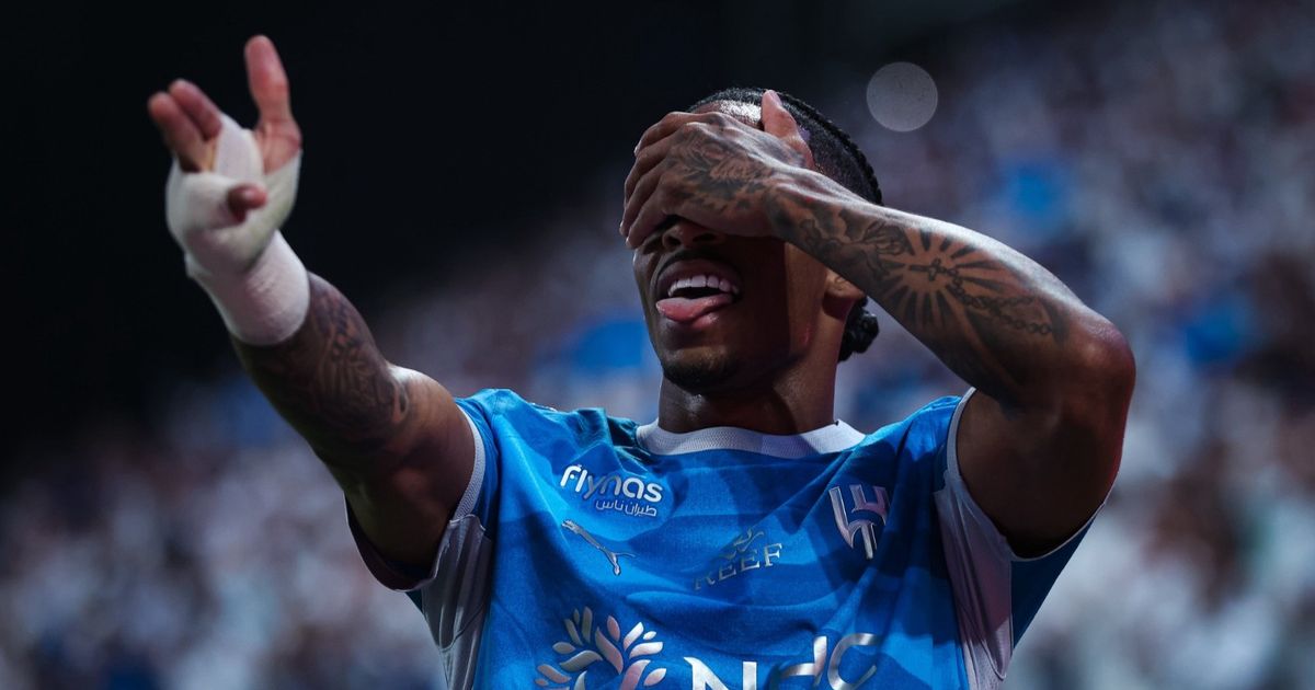 شاهد.. الهلال يهزم الأهلي بثلاثية وواتكينز يقص شريط أهدافه