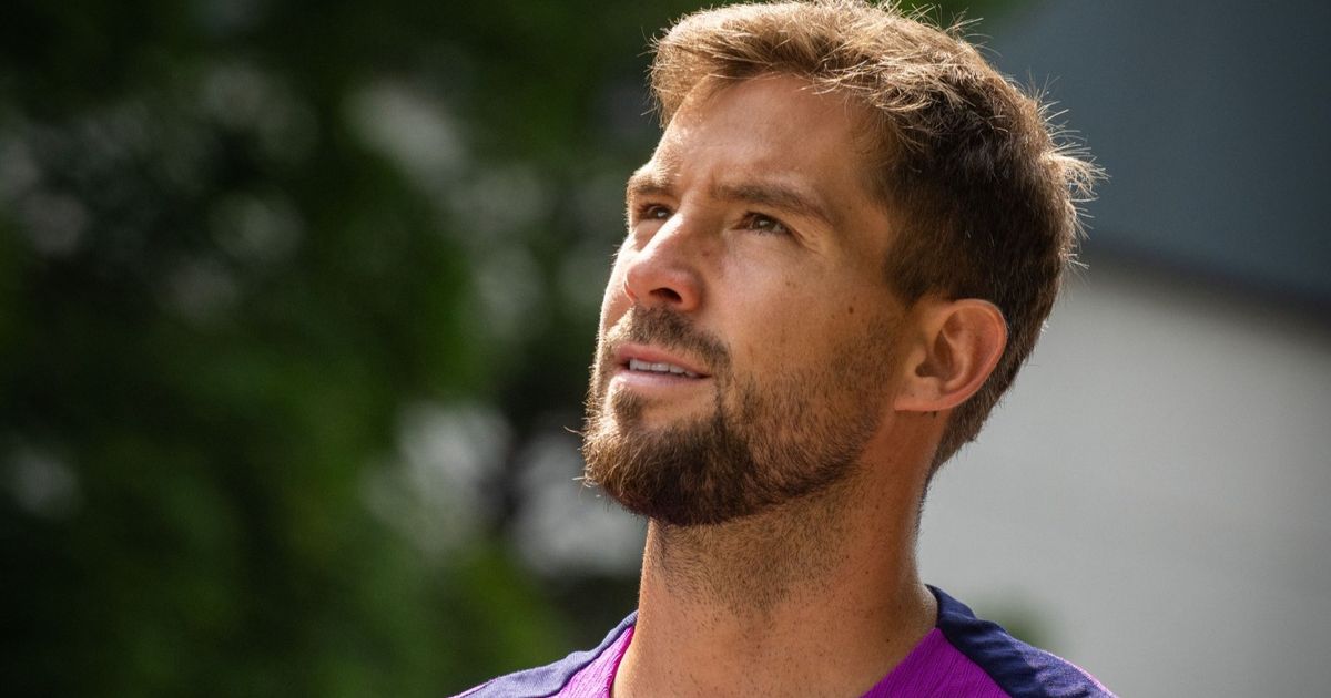 إنييغو يوجّه رسالة مؤثرة من المطار قبل الالتحاق بمعسكر النصر