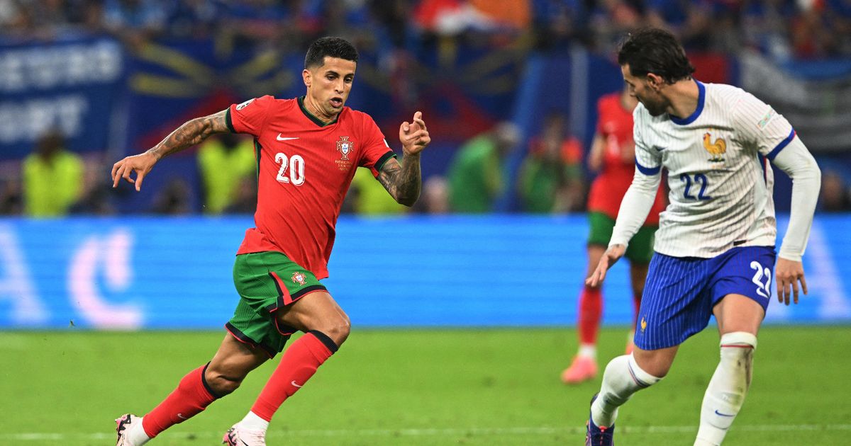 كانسيلو "خيار أول" لجيسوس و"عرض رسمي" من الهلال لضمّه