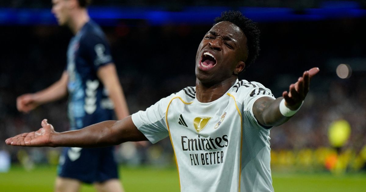 المدير الرياضي للاتحاد السعودي يفتح الباب أمام صفقة فينيسيوس