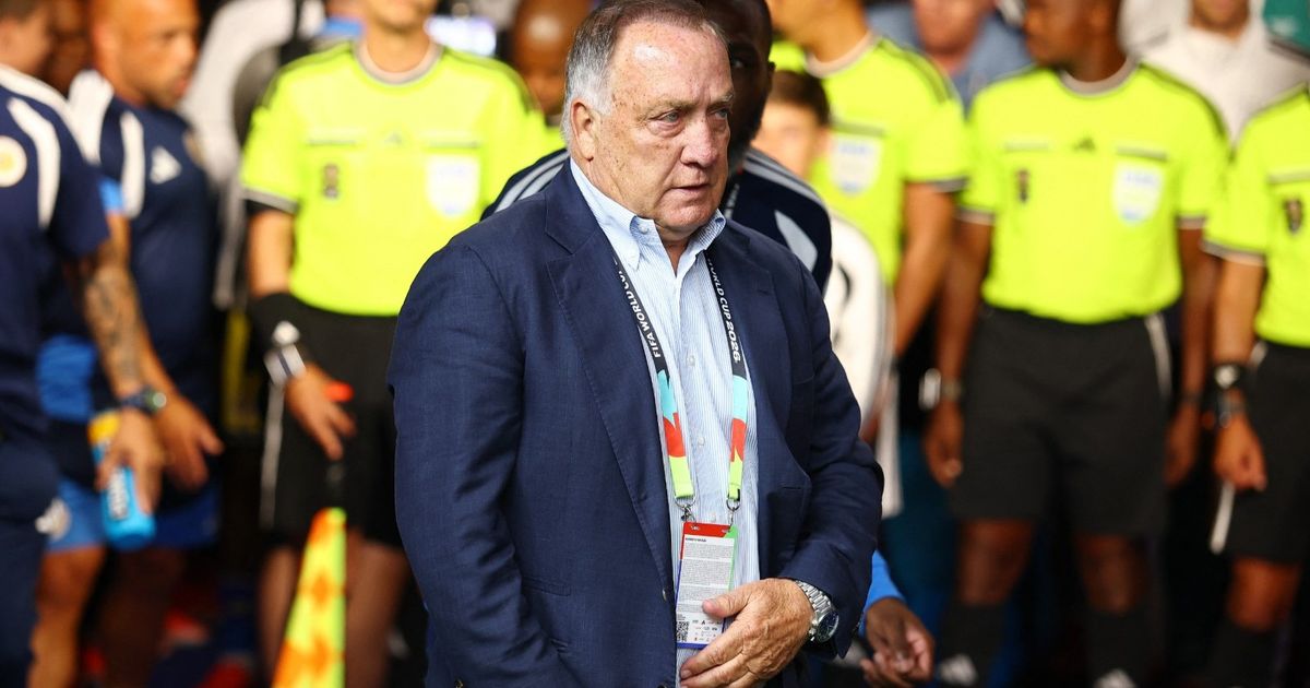 منتخب كوراساو يمدد عقد المدرب ديك أدفوكات