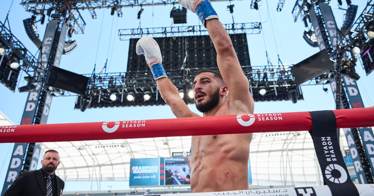 زياد المعيوف أول ملاكم سعودي يفوز بنزال "موسم الرياض" في أميركا